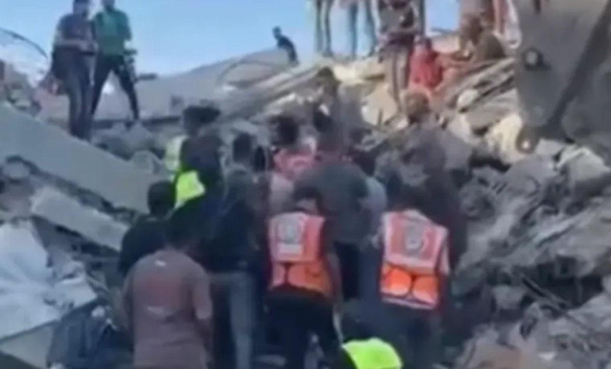 Srušila se zgrada: Među stradalima i djeca, desetine ljudi pod ruševinama VIDEO