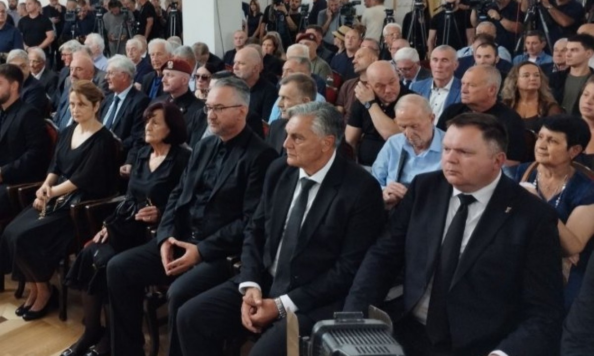 Komemoracija generalu Mladiću: Veliki broj građana i saboraca okupio se u Domu Vojske FOTO/VIDEO