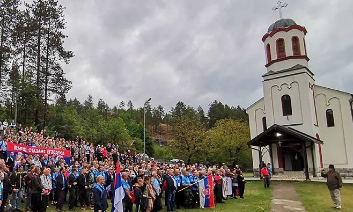 31 godina od stradanja Srba sa Ozrena i Vozuće: Krenuo tradicionalni marš “Stazama egzodusa”