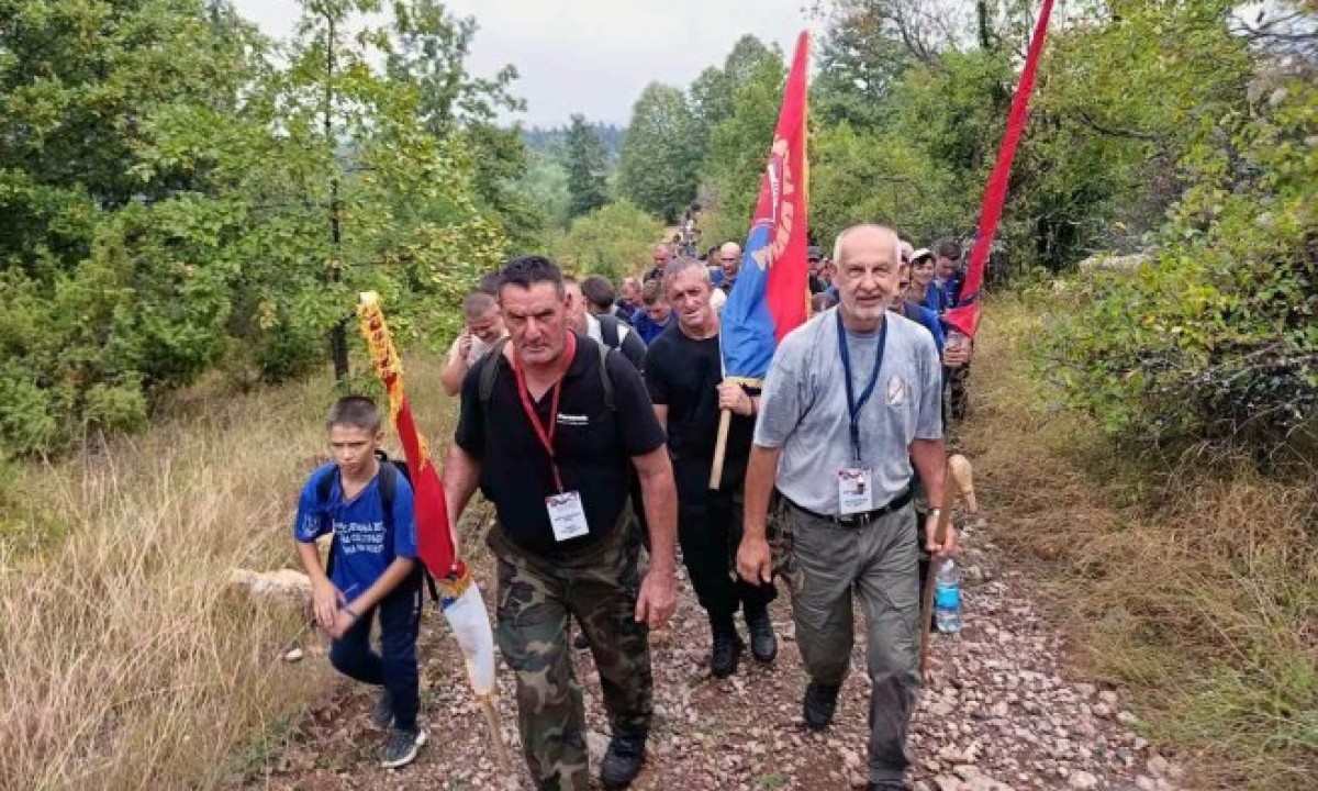 Marš “Stazama egzodusa” bez problema: Učesnici prelaze put dug 22 kilometra do Stoga