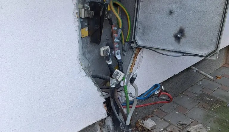 Bager iščupao naponski kabl: Radovi ostavili Vrhovni sud Srpske bez struje