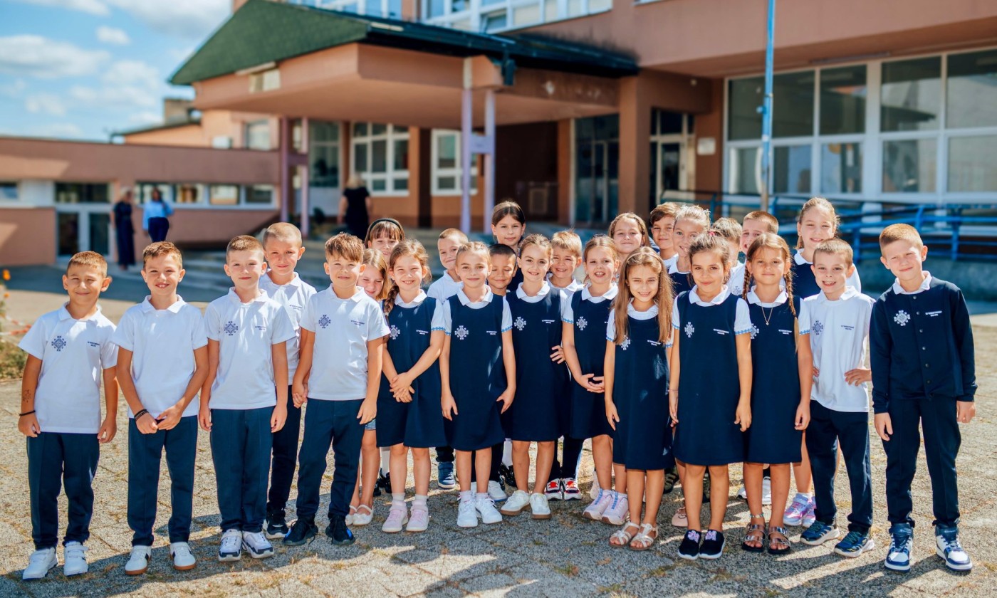 Stanivuković objavio fotografiju: Jedno odjeljenje obuklo uniforme