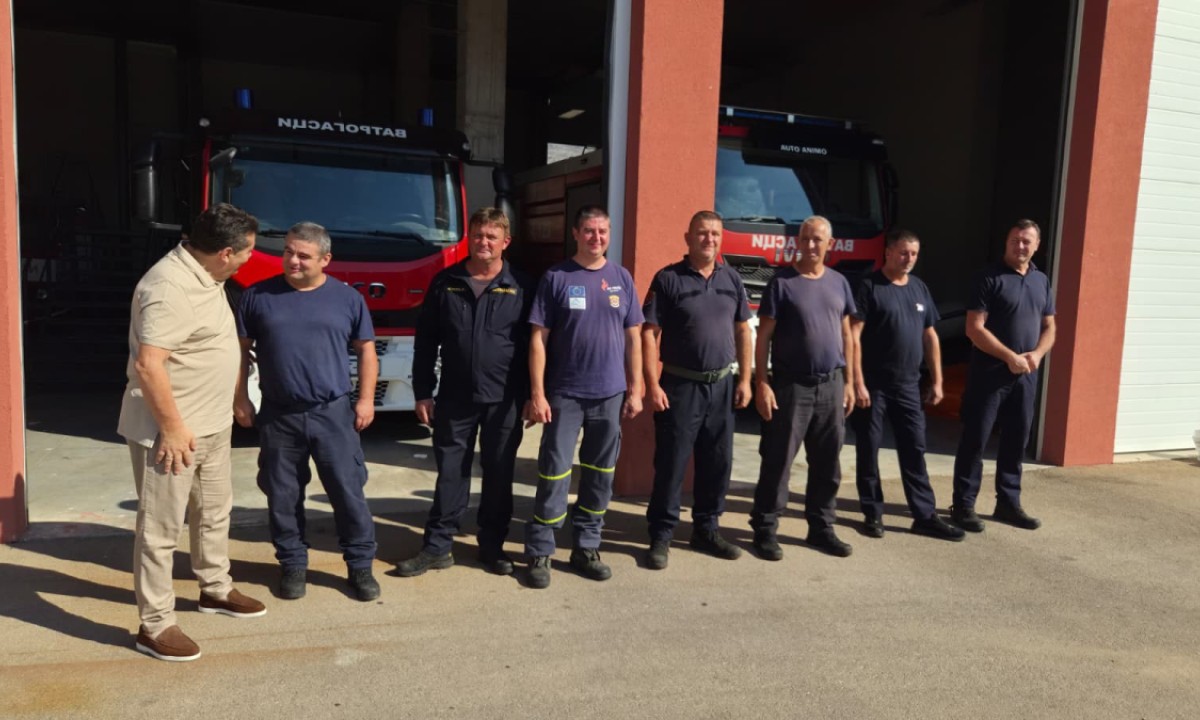 Stevandić uručio opremu vatrogascima: Trebinjska jedinica dobila važnu pomoć FOTO
