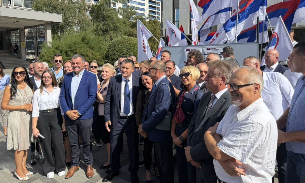 Pod sloganom „Nema izdaje“: Đajić najavio plate do 5.000 evra i besplatne lijekove FOTO