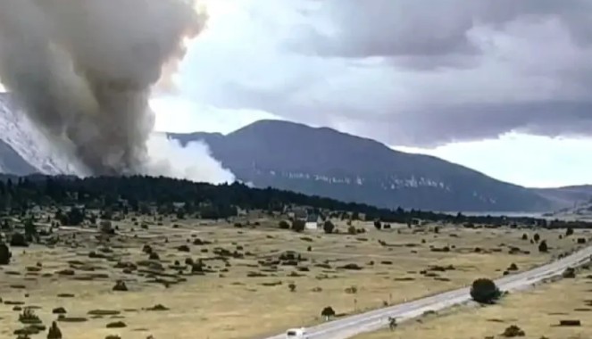 Buknuo novi požar na Blidinju: Vatra zahvatila vikendice, gori borova šuma VIDEO