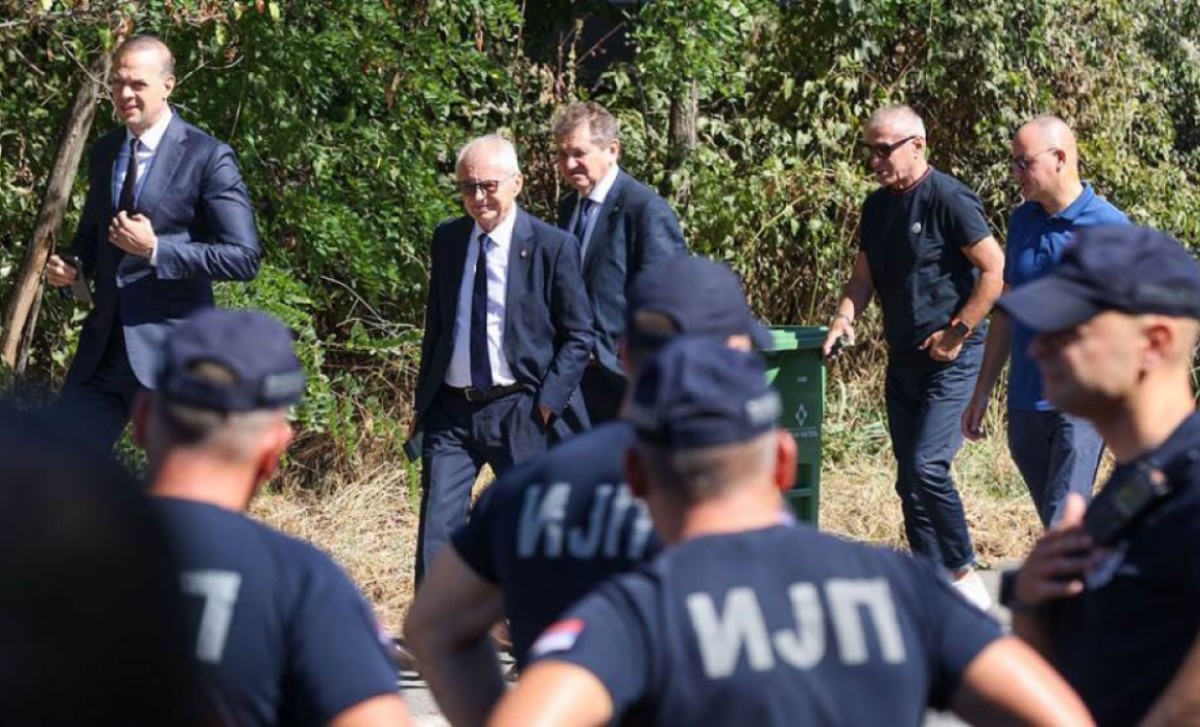 Dan nakon vječitog derbija: Delegacija Crvene zvezde na sahrani Ratka Mladića