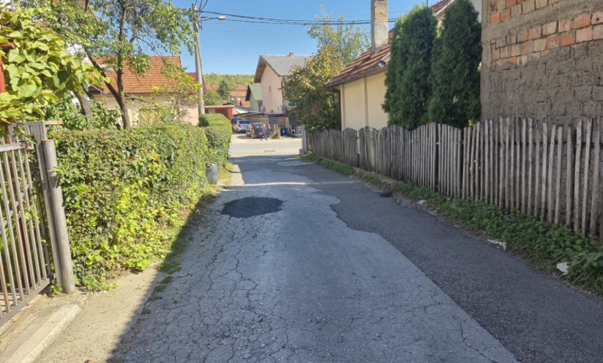 Nakon pisanja BL portala: Panj uklonjen, rupa u banjalučkom naselju “zakrpljena” FOTO