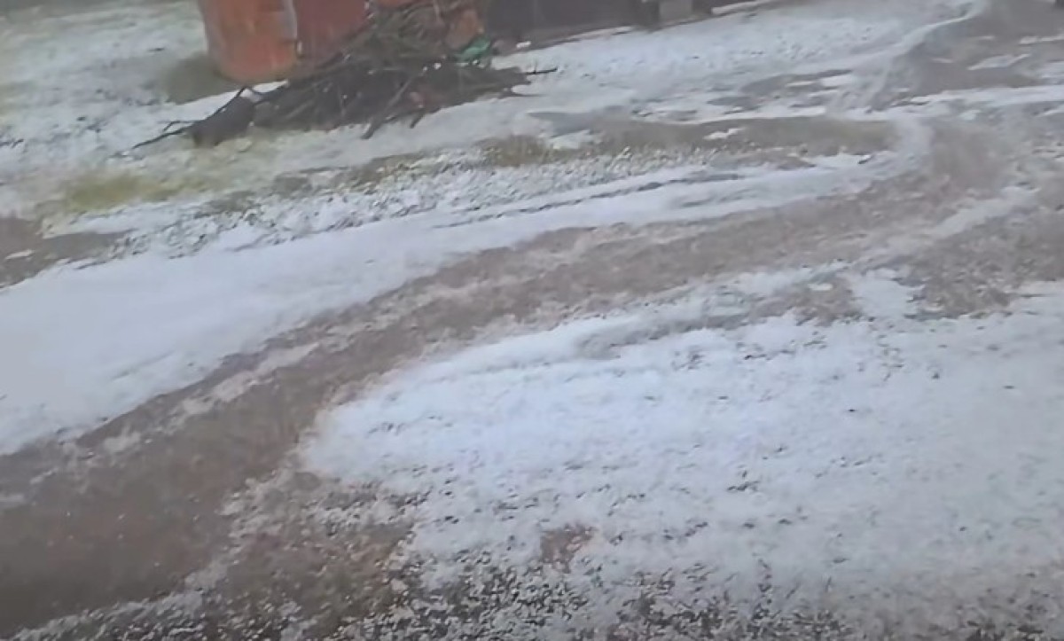 Pljuskove pratili grmljavina i led: Snažno nevrijeme protutnjalo kroz Laktaše VIDEO
