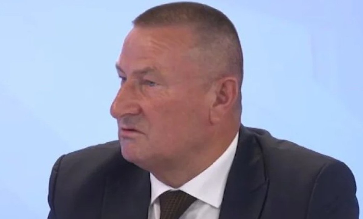 Ministar iz BiH ne zna da li ima tri ili četiri fakulteta: Gdje li je završio odsjek “biblioteka” VIDEO