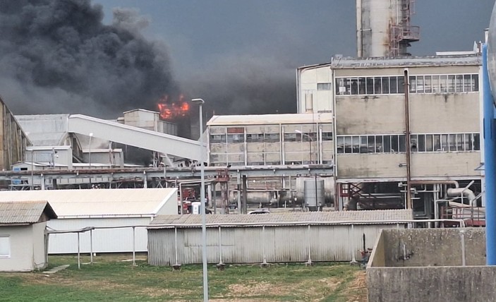 Drama u Hrvatskoj: Buknuo veliki požar u Petrokemiji VIDEO