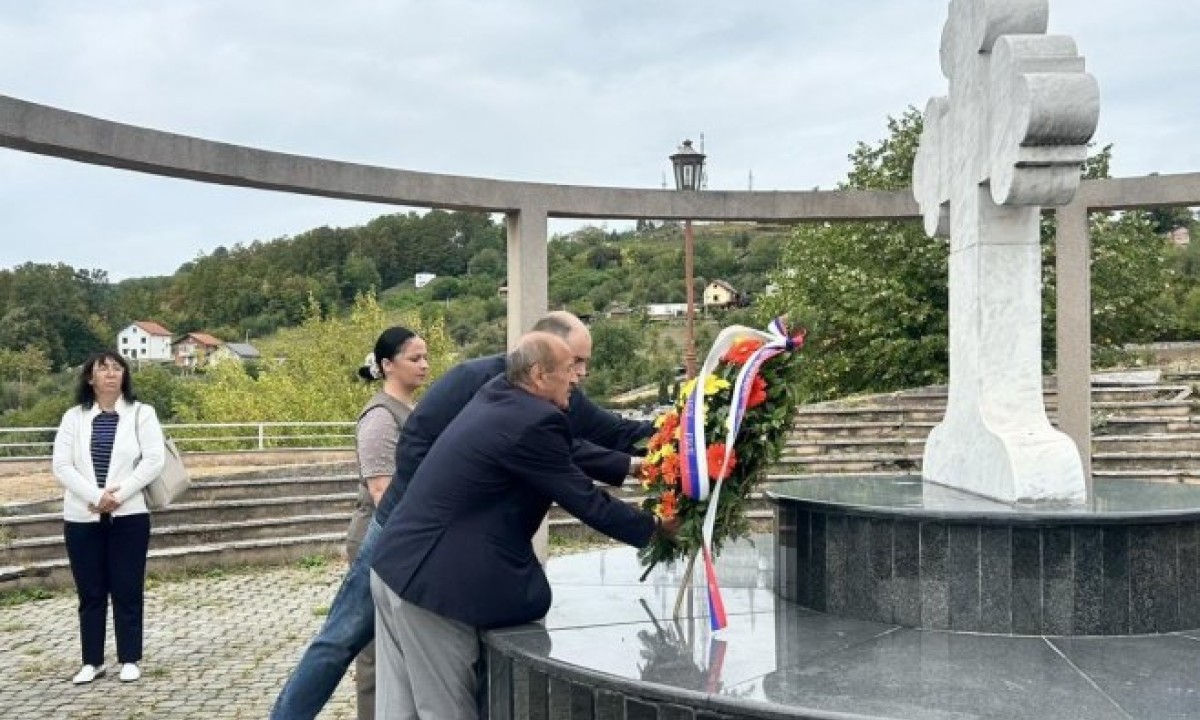 Povodom obilježavanja Dana nestalih i poginulih: Položeni vijenci na Spomen-kosturnici u Banjaluci