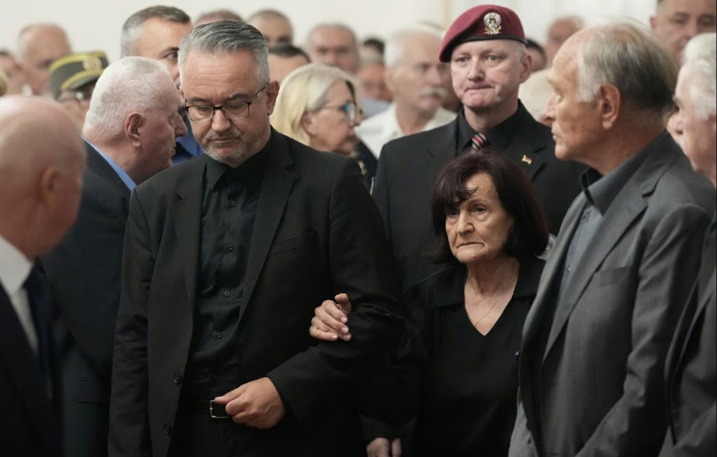 Porodica Ratka Mladića uputila apel pred sahranu: Umjesto za cvijeće i vijence, novac uplatiti za oboljelu djecu
