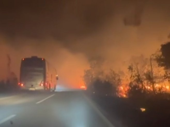 Požar zaustavio saobraćaj u mjestu Korita na magistralnom putu Bileća – Gacko VIDEO