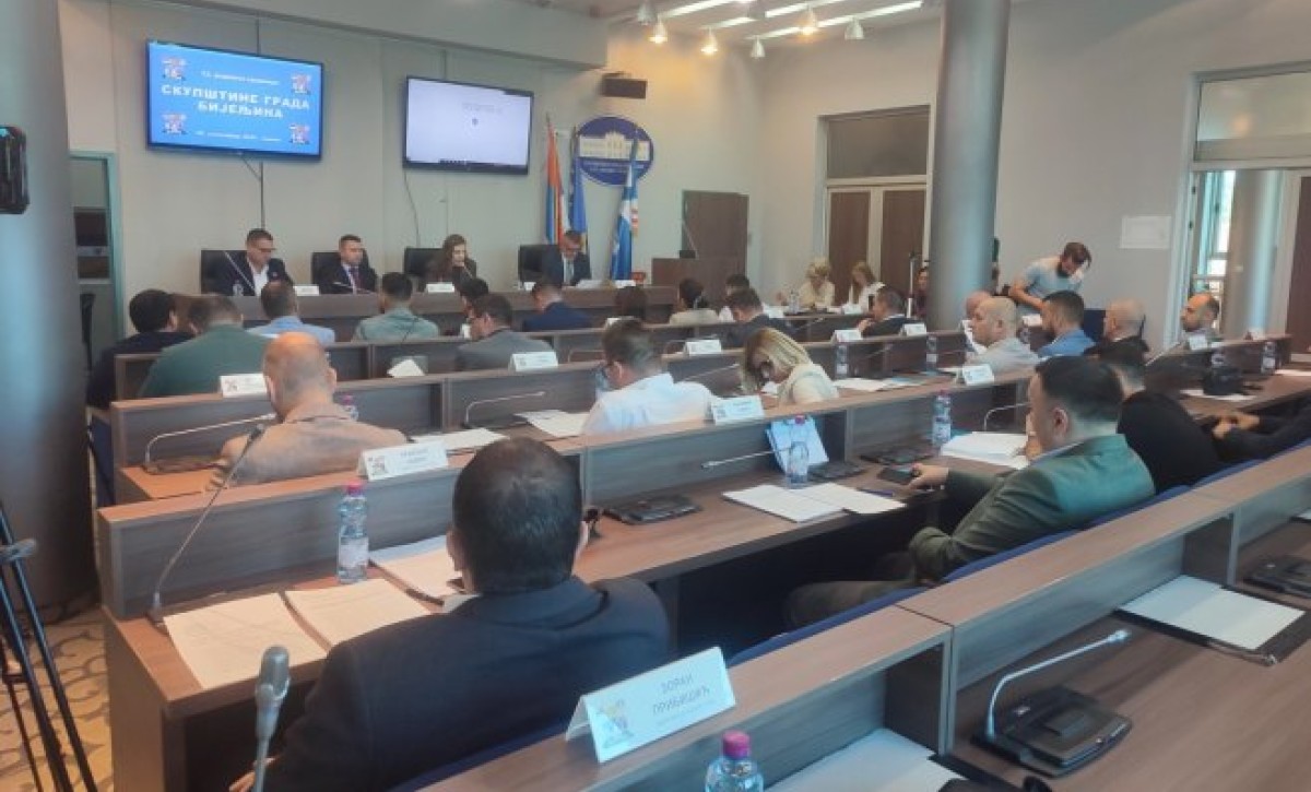 Odbornici u Bijeljini složni! Opozvan Samir Baćevac zbog uvredljive objave o generalu Mladiću