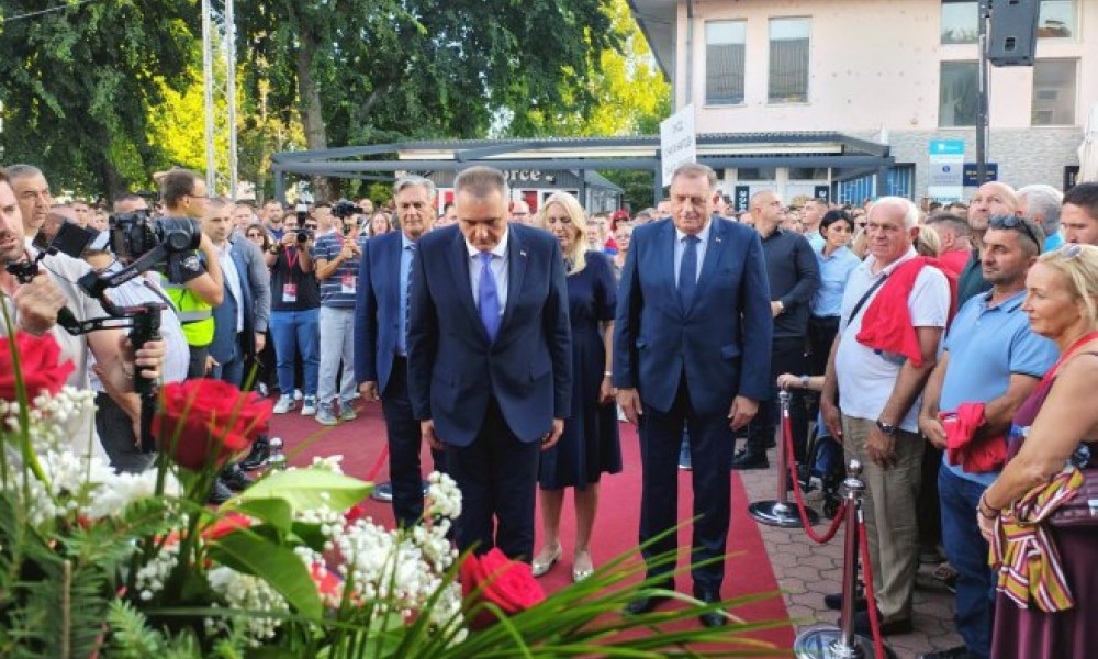 Sjećanje na pale za slobodu: Karan, Cvijanović, Dodik i Minić položili vijence na Centralnom spomeniku u Šamcu