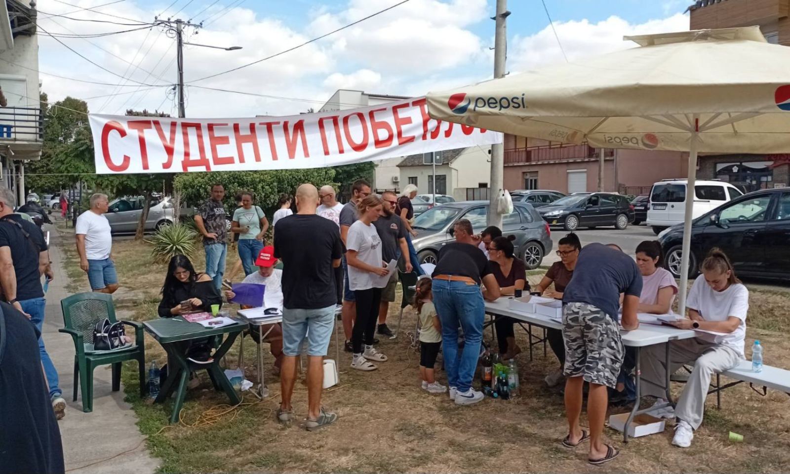 Srbija pred izbore: Rekordni potpisi vlasti, redovi za studentsku listu VIDEO