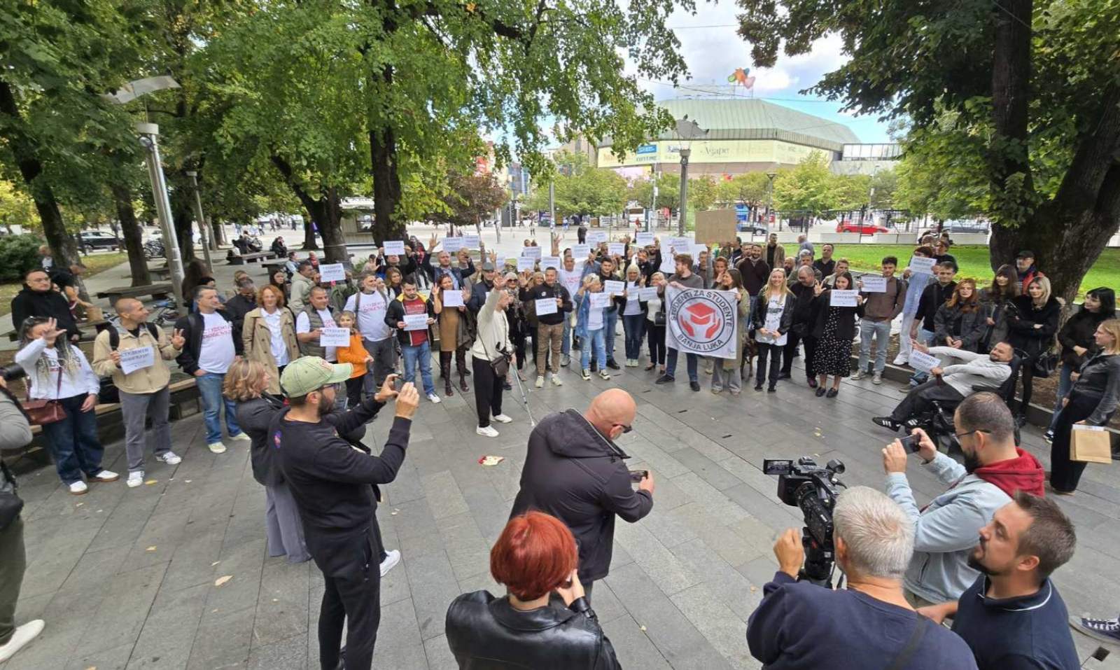 Studenti iz Srbije otkazali dolazak zbog pritisaka: Banjalučani se okupili u znak solidarnosti