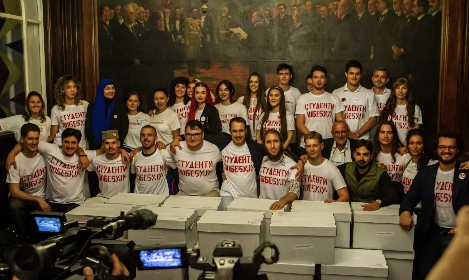 Srbija pred raspletom: Studenti predali listu sa 70.000 potpisa, Vučić najavio ostavku FOTO/VIDEO