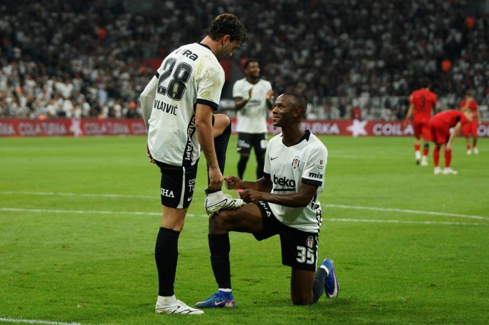 Vlahović dao het-trik: Istanbul dobio novu gol-mašinu!