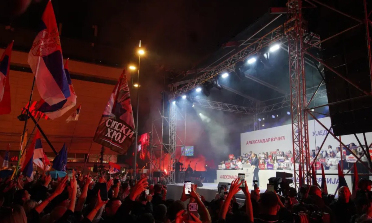 U 150 gradova i sela skupovi SNS-a: Pristalice Aleksandra Vučića izašle na ulice VIDEO