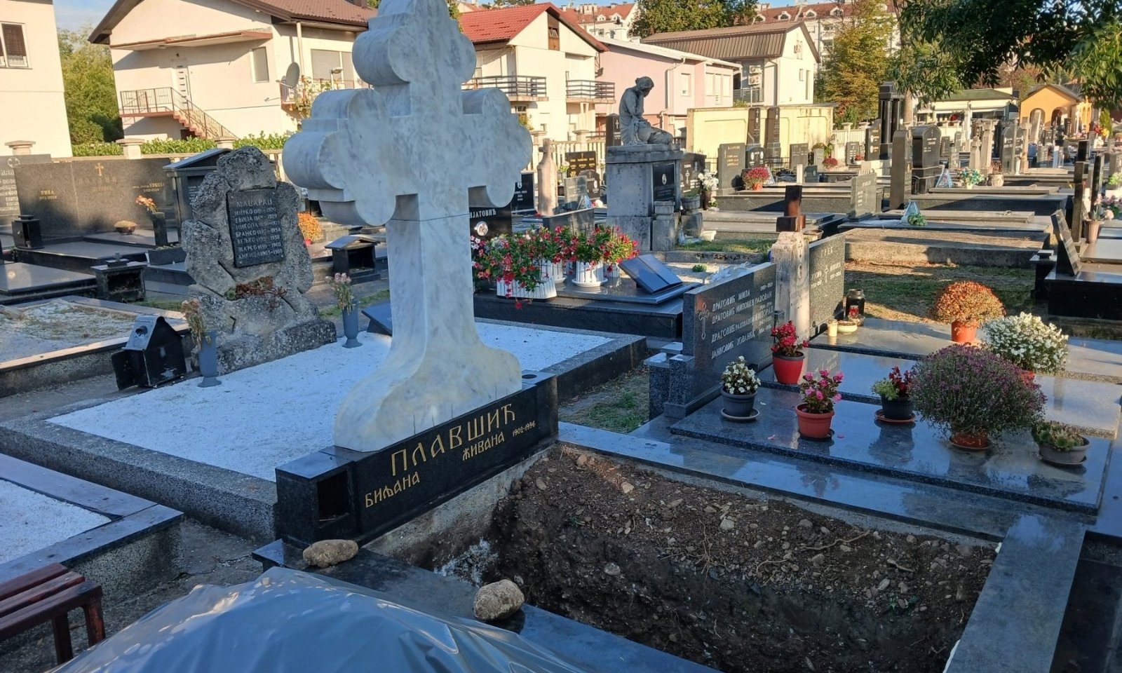 Ovdje će od danas počivati Biljana Plavšić: Sve spremno za sahranu u Banjaluci FOTO