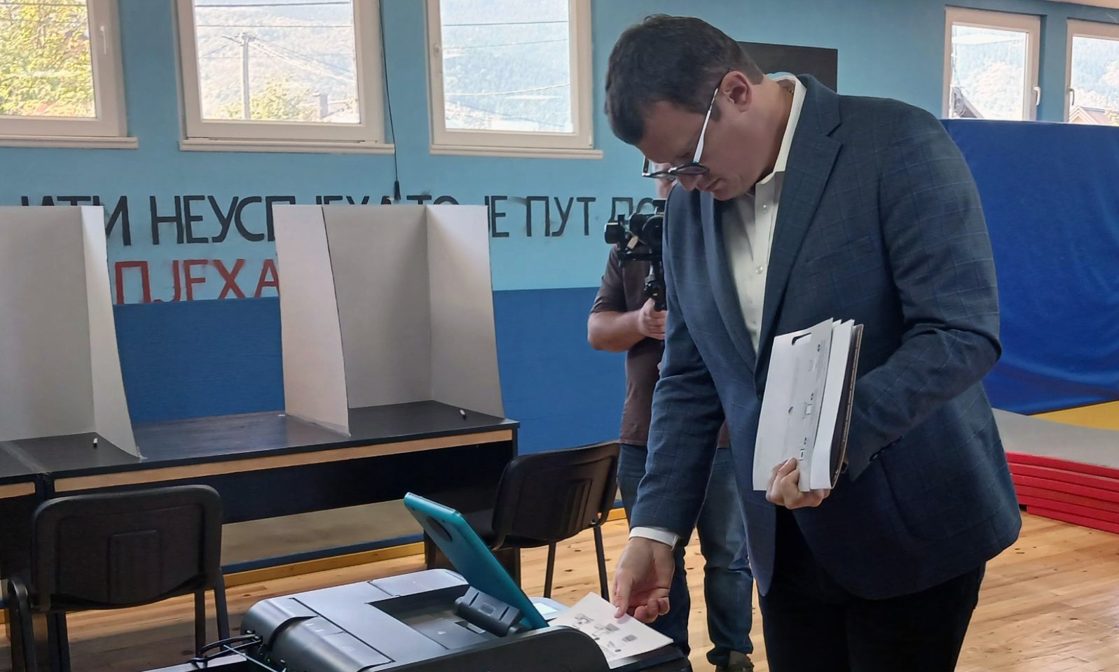 Marinko Božović glasao u Istočnoj Ilidži: Na biračko mjesto došao sa suprugom