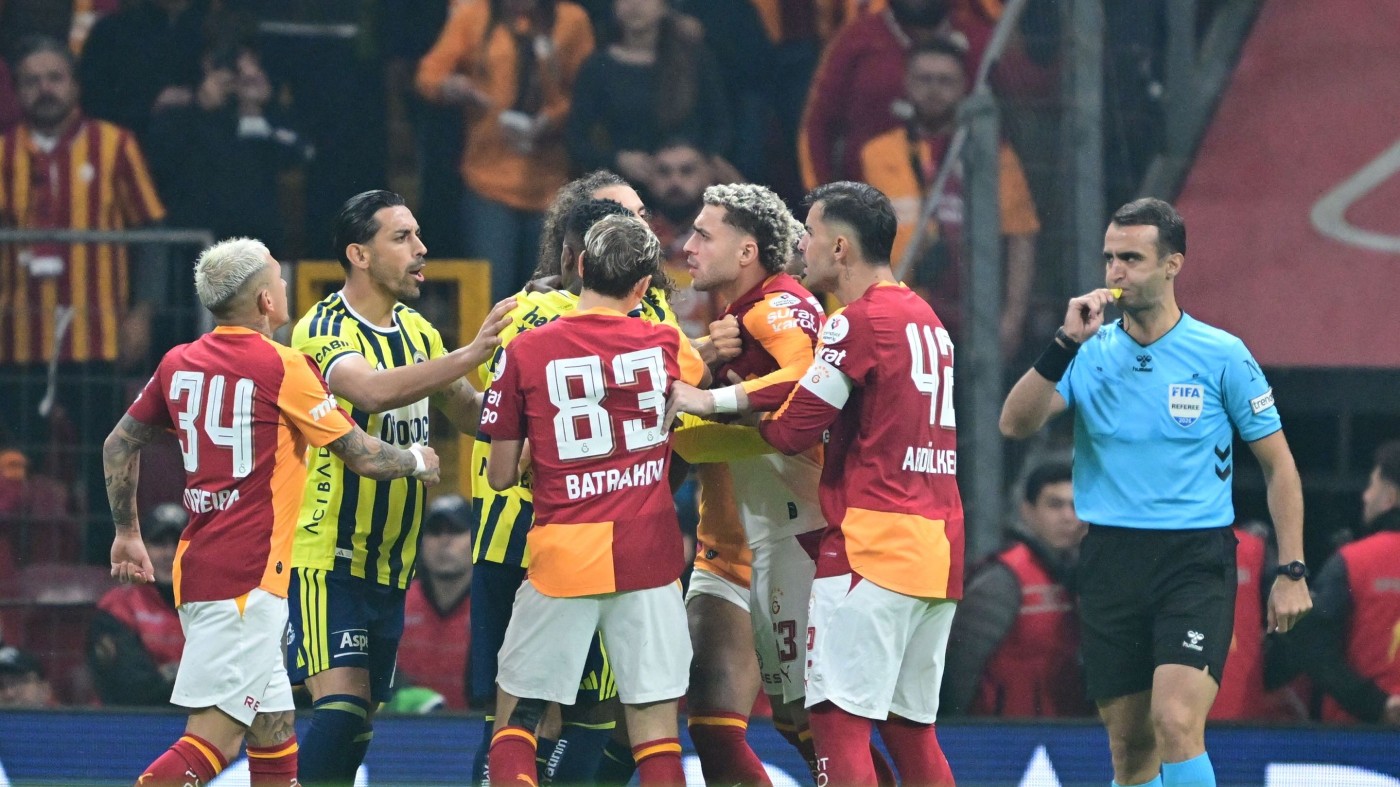 Varnice planule između igrača: Žestok sukob obilježio derbi u Istanbulu VIDEO