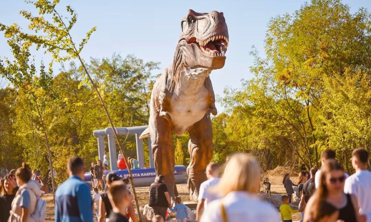 Dinosaurusi stigli u Krčmarice: Otvoren Dino park u Banjaluci FOTO