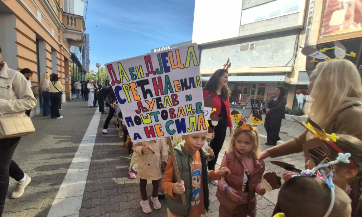 Centrom Banjaluke “prošetale” bundeve i gljive: Mališani otvorili Nedjelju djeteta FOTO/VIDEO