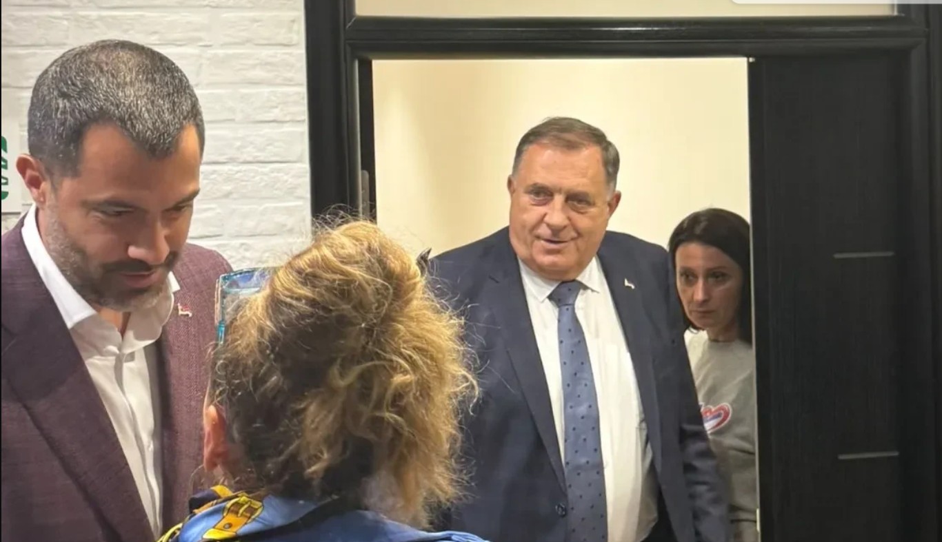 Izbori u Srbiji: Milorad i Igor Dodik stigli u sjedište SNS-a u Beogradu