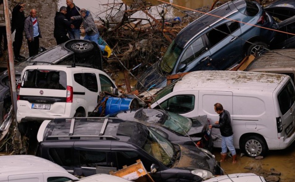 Katastrofalne poplave pogodile Istanbul: Najmanje troje mrtvih, četiri osobe nestale