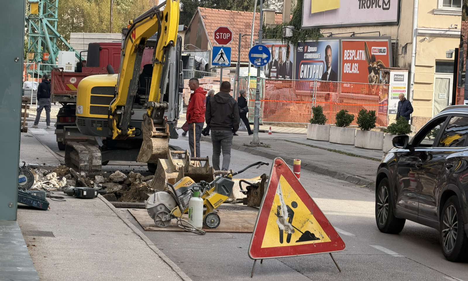 Nema dana bez bagera: Dvije rupe tik uz Gospodsku, evo šta se dešava FOTO