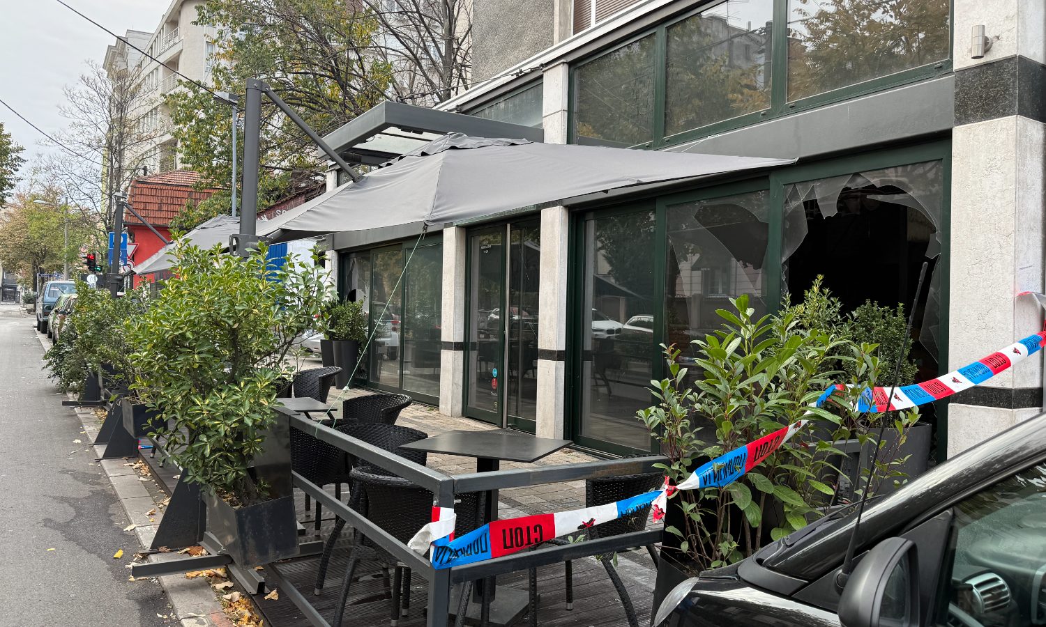 Požar usred noći: Trojica napadača zapalila poznati restoran FOTO