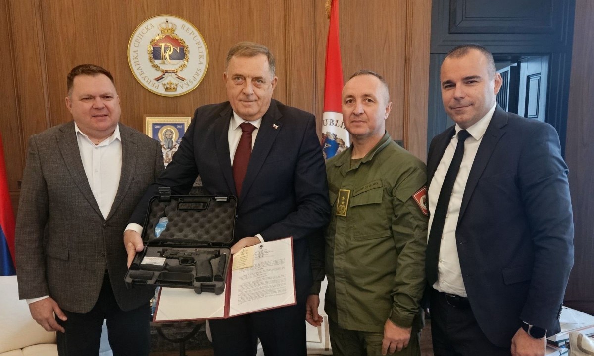 Dodiku priznanje Centra za obuku: Izrasli su u jedan od najvažnijih stubova MUP-a Srpske FOTO