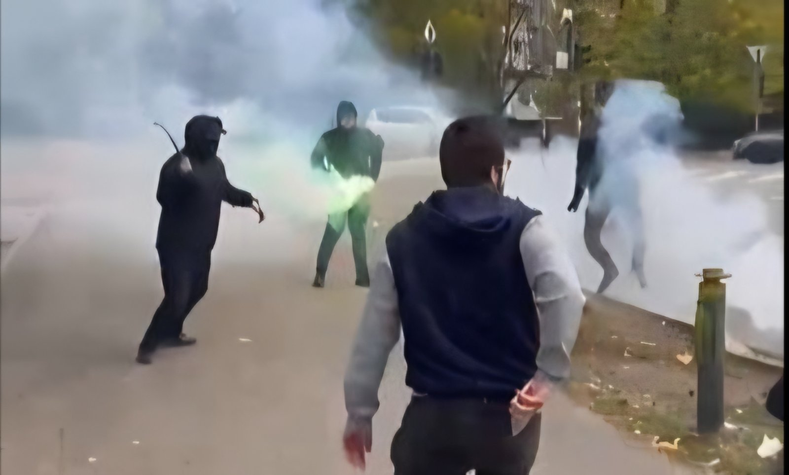 Krvave glave u Pančevu: Maskirana banda napravila sačekušu ispred biračkog mjesta VIDEO