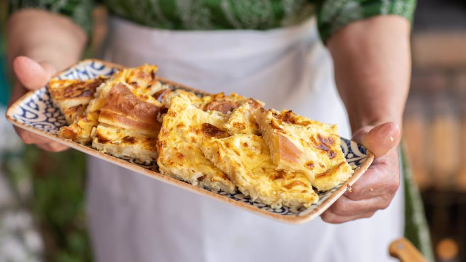 Jednostavan recept, fenomenalan rezultat: Pita od jedne kore – mekano i zasitno jelo