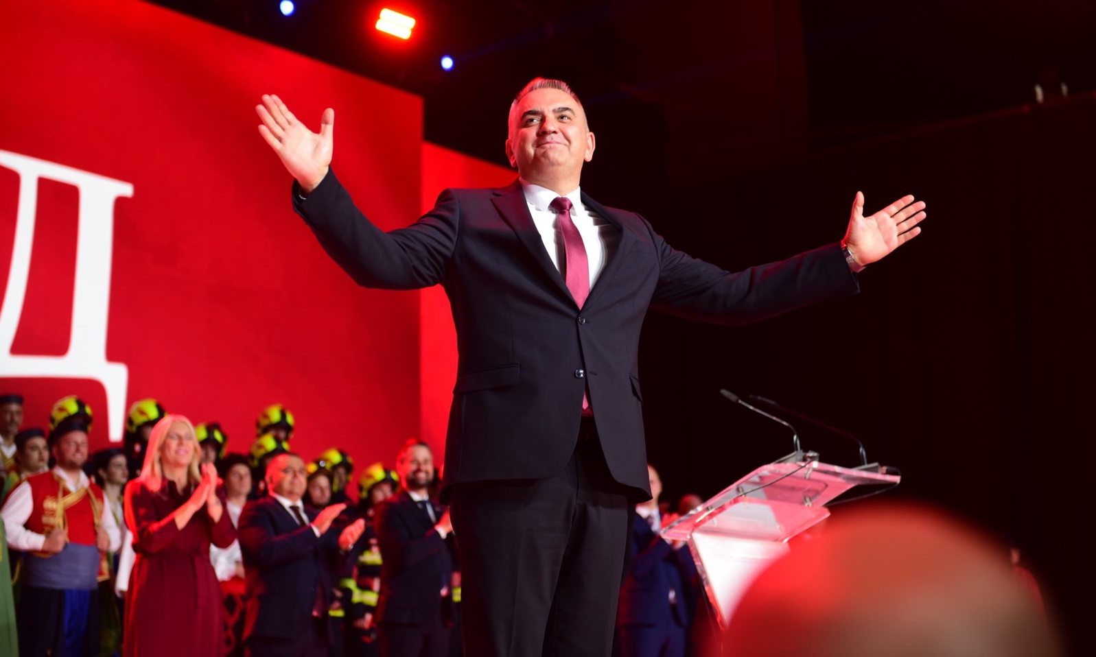 Završna tribina SNSD-a! Minić: Želim da moja kancelarija bude Srpska i da se za nju borim FOTO