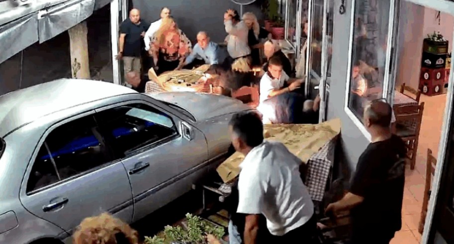 Sjeli da jedu, a onda je nastao haos: Automobil uletio među goste VIDEO