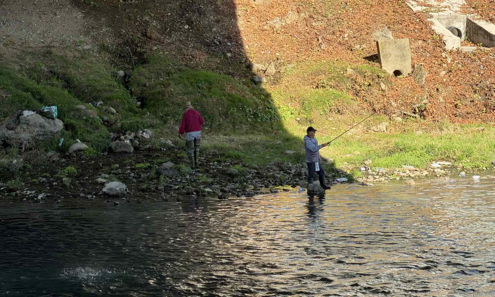 Ovi ribari ne traže “kapitalca”: Evo zašto se baš danas zabacuju štapovi u Vrbas FOTO