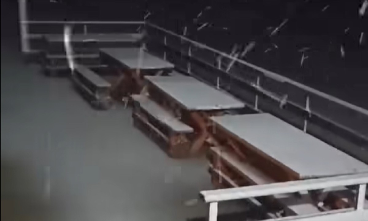 Zima stigla prerano: Vlašić večeras osvanuo u pravom zimskom ruhu, snijeg ne prestaje padati! VIDEO