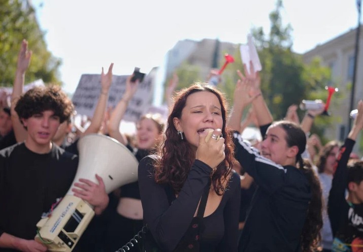 Eksplozija tokom protesta: Podmetnuta zamka za policiju, ima povrijeđenih