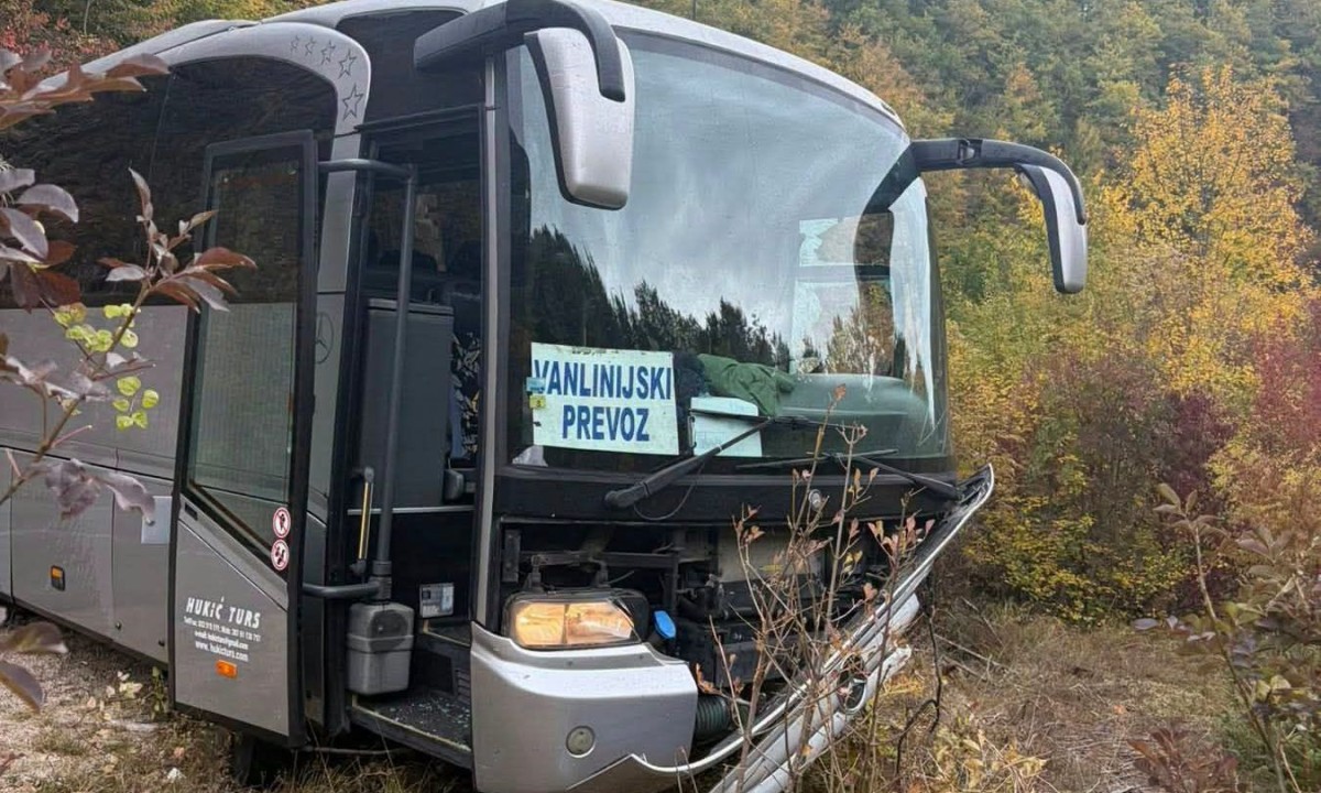 Autobus pun fudbalera sletio s puta: Ima povrijeđenih, utakmica odgođena