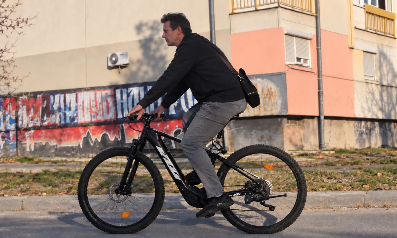 Jutro poslije poraza: Blanuša biciklom krenuo na fakultet VIDEO