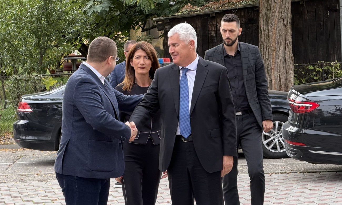 Čović stigao u SNSD: Dočekao ga Kovačević, slijede razgovori o novoj vlasti FOTO