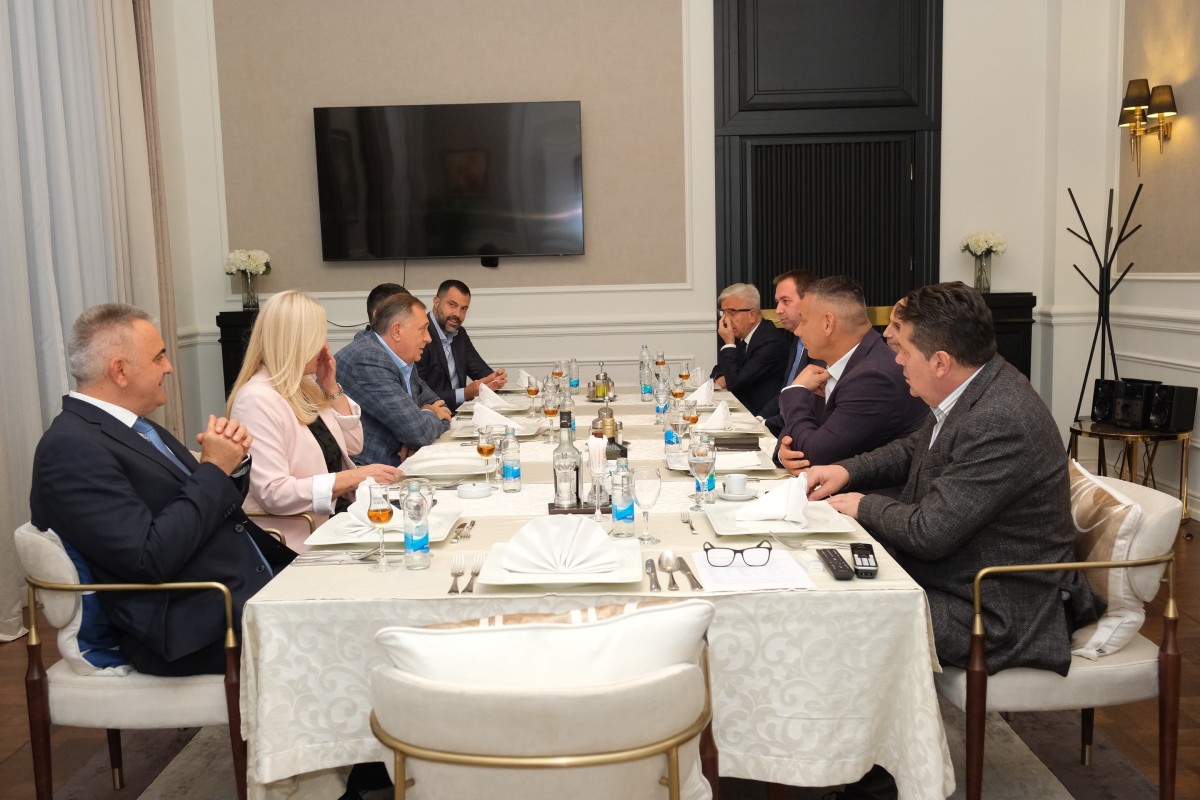 Dodik okupio koaliciju: Birali smo teži put i ostvarili pobjedu FOTO