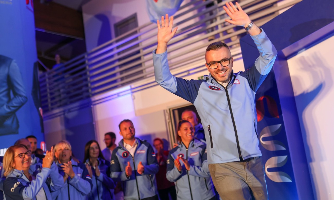 Ribnik mu dao 35 glasova: Macanović mještanima poručio da im je novac bog FOTO