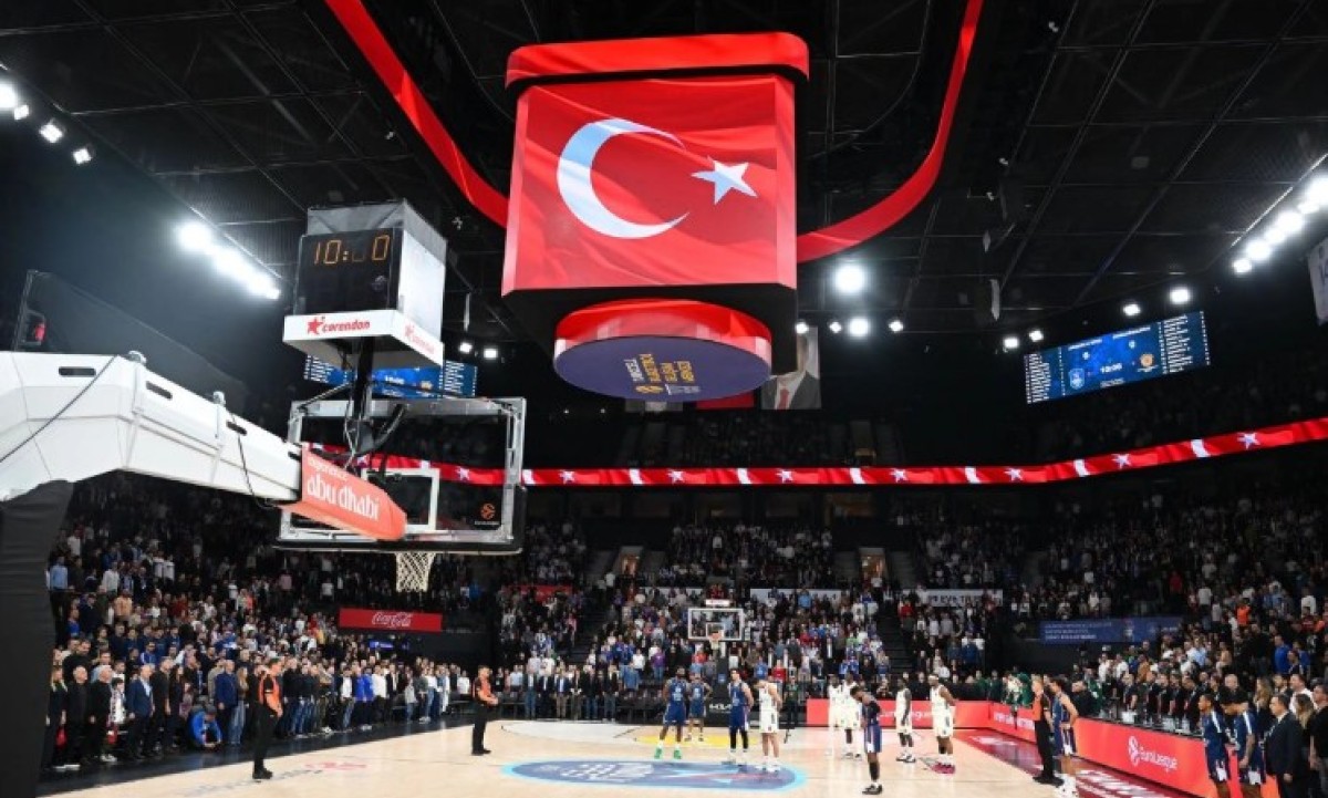 Lider Evrolige pao u Istanbulu: Košarkaši Efesa na svom terenu pobijedili Panatinaikos