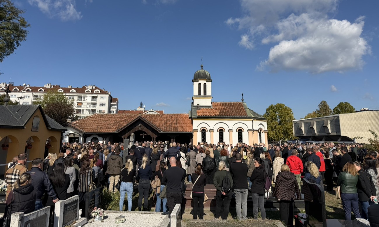 Tišina i tužna lica na Svetom Panteliji: Banjalučani se opraštaju od Gorana Talića FOTO
