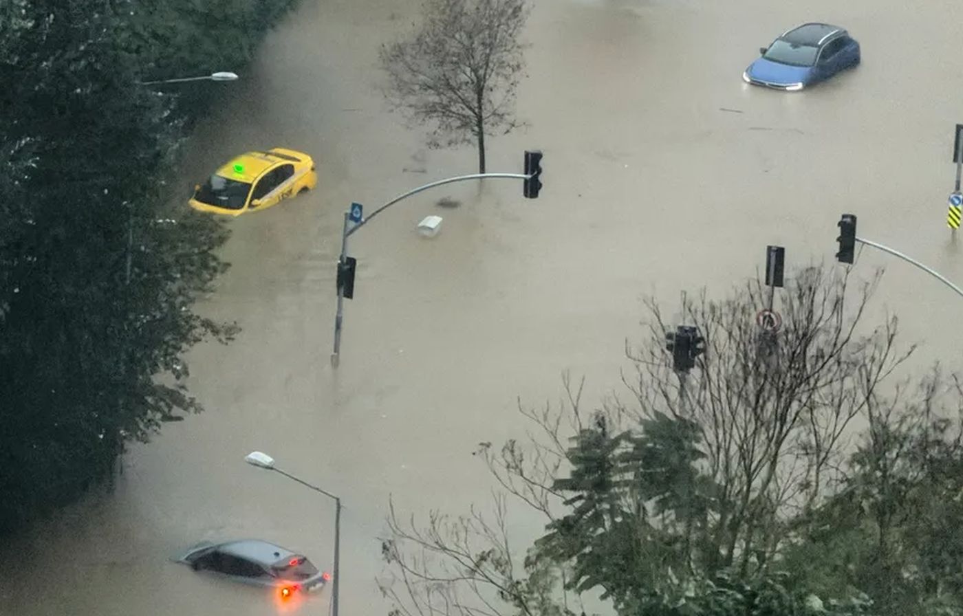 Poplave paralisale Istanbul: Zatvorene škole, građanima savjetovano da ostanu kod kuće VIDEO