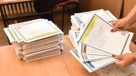 Incident na biračkom mjestu: Član biračkog odbora šarao listiće – udaljen sa glasačkog mjesta